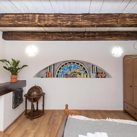 Charles Bridge - 14th Century Unique House Apartment