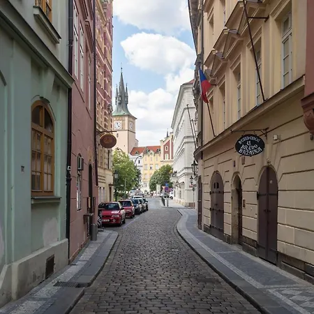 Charles Bridge - 14th Century Unique House